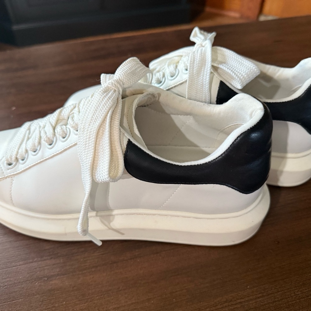 Steve Madden White and Black Minimalist Sneakers